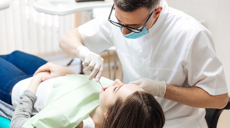 Thực hiện điều trị nha khoa giúp giảm sâu răng hiệu quả