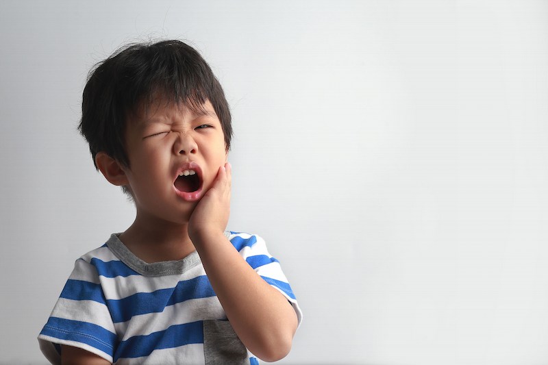 Trẻ bị áp xe răng không chỉ đau đớn khó chịu mà có thể gặp biến chứng nguy hiểm