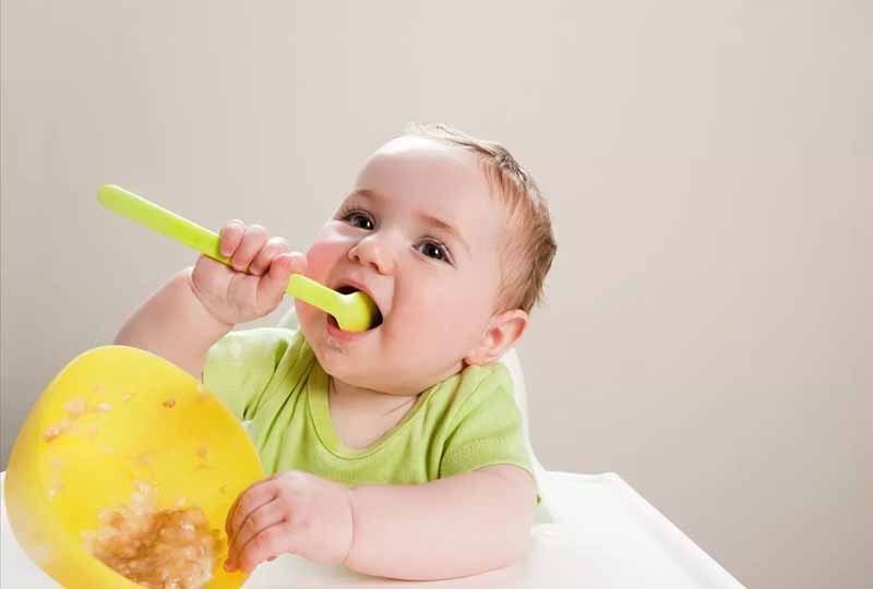 Xây dựng cho trẻ chế độ ăn uống khoa học giúp ngăn ngừa sự tấn công của vi khuẩn răng miệng