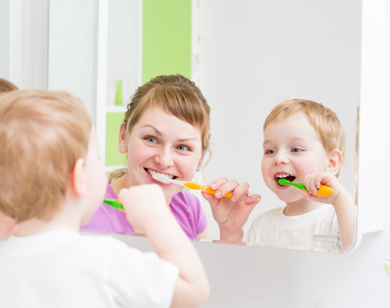 Rèn luyện cho con thói quen vệ sinh răng miệng đúng cách để phòng ngừa bệnh về răng