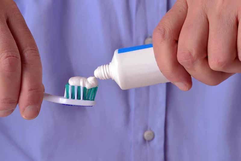 Lựa chọn kem đánh răng có chứa Fluor để nâng cao sức khỏe răng miệng