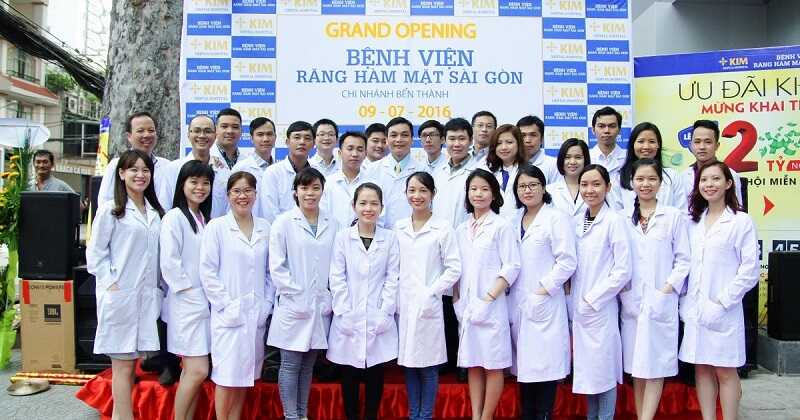 Đội ngũ y bác sĩ chuyên nghiệp tại bệnh viện Răng hàm mặt Sài Gòn