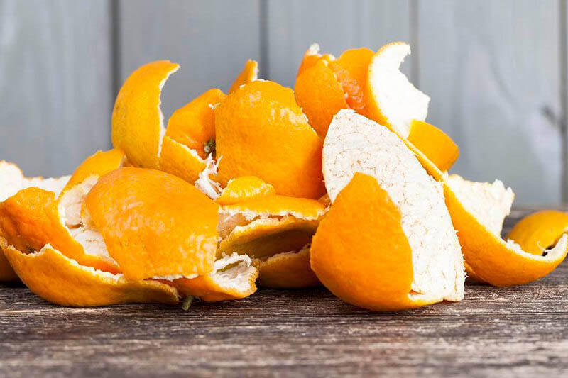 Vỏ cam có chứa rất nhiều limonene giúp loại bỏ mảng bám