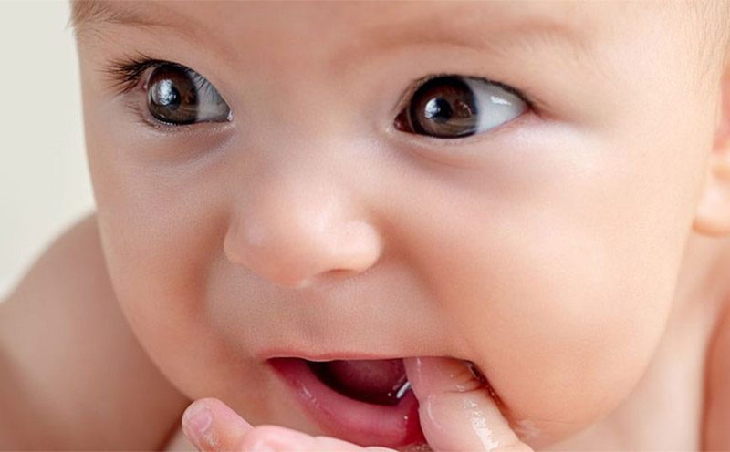 Trẻ 4 tháng mọc răng là điều hoàn toàn bình thường