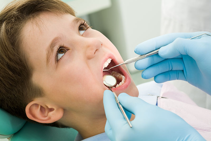 Nhổ răng sữa quá sớm sẽ gây ảnh hưởng tới sức khỏe răng miệng của bé