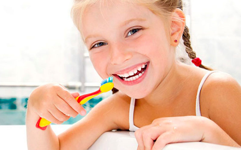 Trẻ em từ 8 tuổi trở đi có thể sử dụng kem đánh răng có chứa fluor