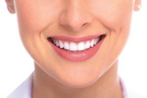 Bọc răng sứ nguyên hàm mang đến rất nhiều lợi ích cho người thực hiện, đặc biệt là yếu tố thẩm mỹ