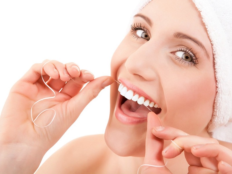 Bạn cần chú ý đến việc chăm sóc răng miệng sau khi niềng răng mặt trong