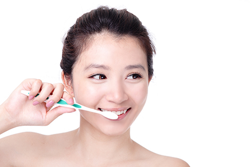 Luôn quan tâm đến vấn đề vệ sinh răng miệng để đảm bảo tuổi thọ cho răng