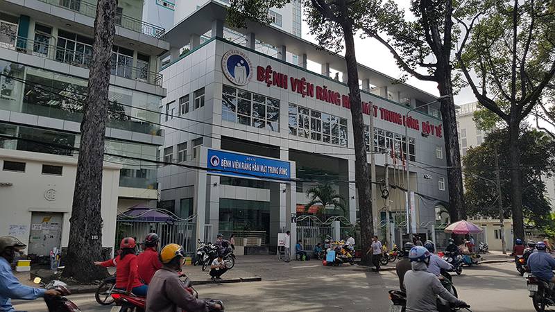 Bệnh viện răng hàm mặt trung ương Tp Hồ Chí Minh là địa chỉ trồng răng sứ uy tín, chất lượng