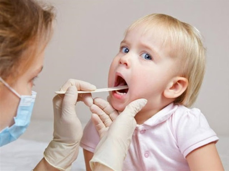 Ba mẹ chú ý lựa chọn các cơ sở nha khoa uy tín để chữa sâu răng cho trẻ