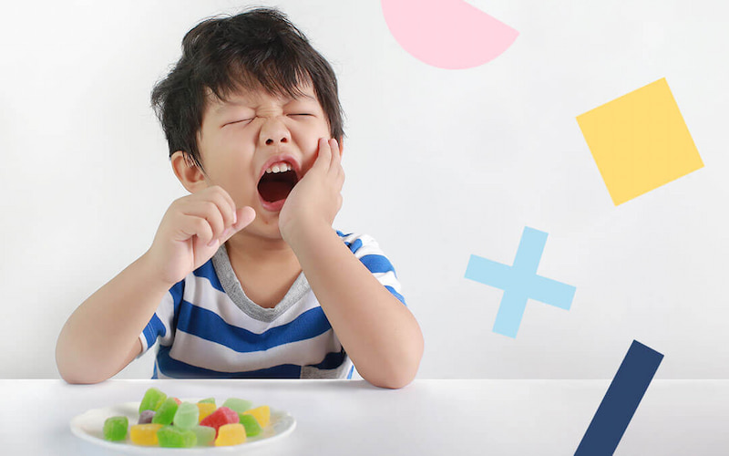 Bé 5 tuổi bị sâu răng thường xuyên gặp phải tình trạng đau nhức khó chịu