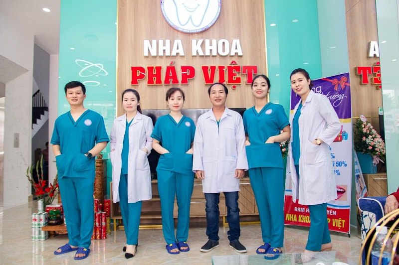 Nha khoa Pháp Việt sở hữu đội ngũ bác sĩ giàu chuyên môn nghiệp