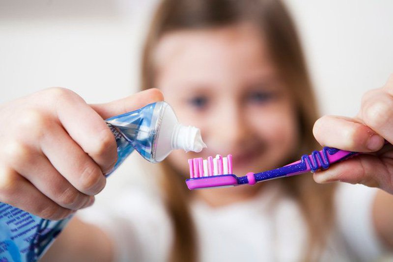 Cha mẹ cần hướng dẫn trẻ cách vệ sinh răng miệng sạch sẽ