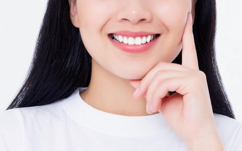 Bọc răng nanh bằng sứ rất an toàn và không làm ảnh hưởng đến sức khỏe của khách hàng
