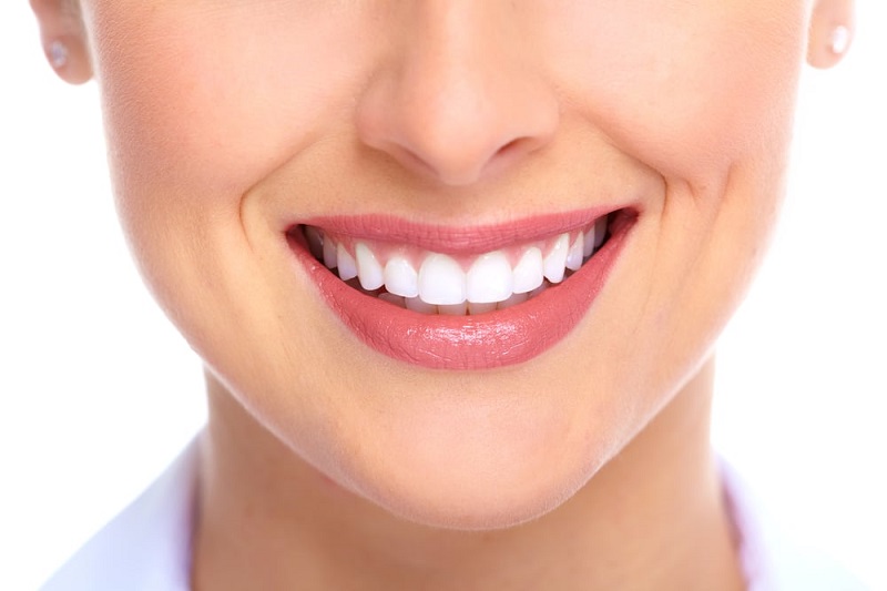 Bọc sứ răng là phương pháp phục hình thẩm mỹ được nhiều người áp dụng