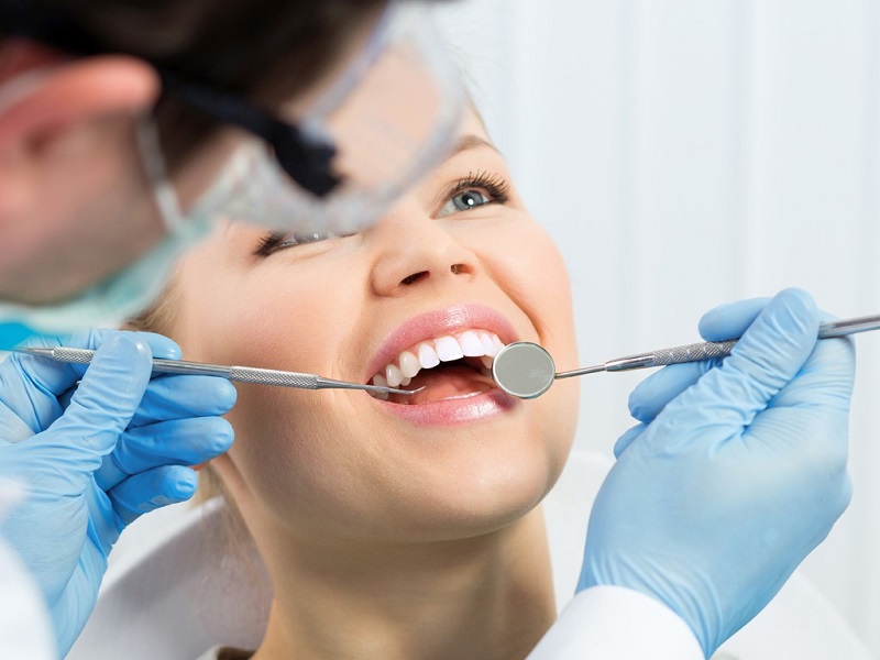 Bọc lại răng sứ mới là giải pháp phù hợp với những người bị chảy máu chân răng