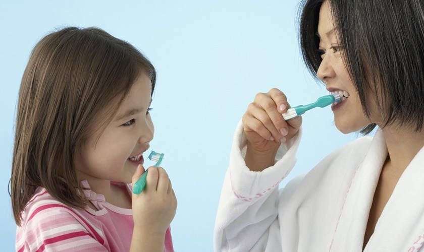 Hướng dẫn con cách vệ sinh răng miệng đúng khoa học