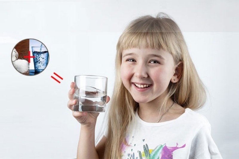 Nước muối hỗ trợ điều trị viêm lợi ở trẻ 2 tuổi an toàn 