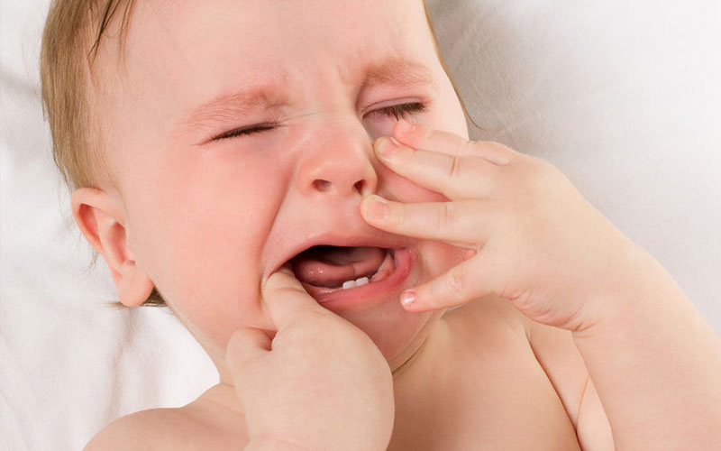 Tình trạng sưng lợi mọc răng ở trẻ khiến nhiều người lo lắng
