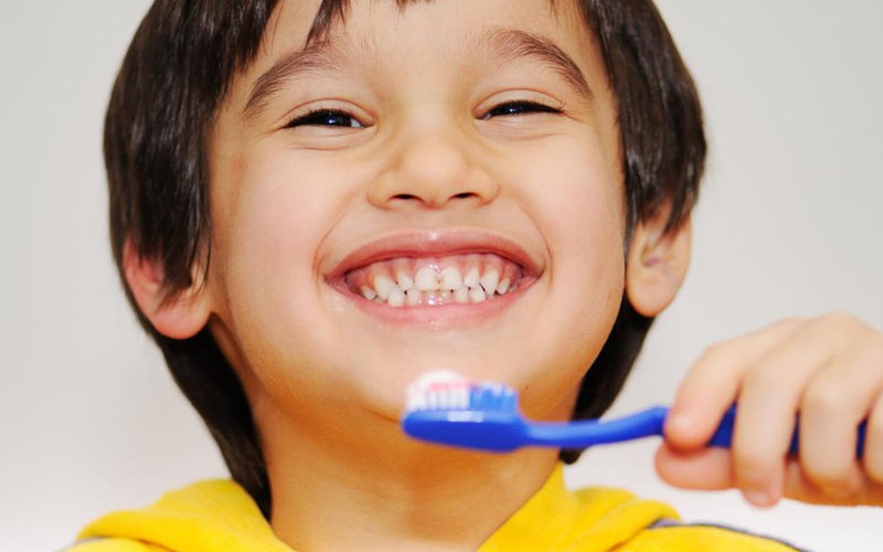 Cha mẹ cần hướng dẫn bé cách vệ sinh răng miệng hiệu quả