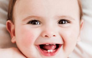Trẻ Mọc Răng Hàm: Dấu Hiệu Nhận Biết Và Cách Chăm Sóc