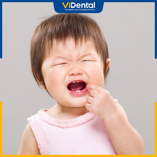 Trẻ mọc răng bị táo bón do nhiều nguyên nhân khác nhau