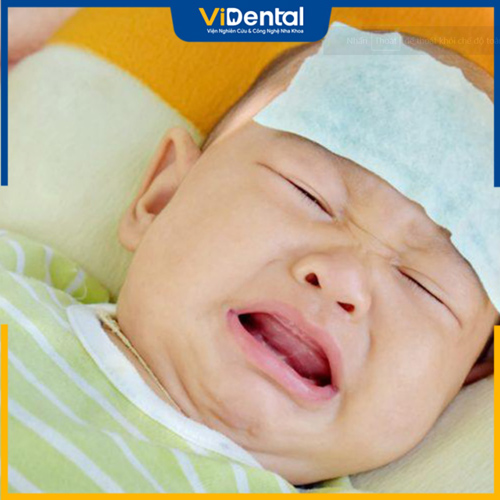 Cần phân biệt trẻ sốt về đêm do mọc răng hay do nguyên nhân khác