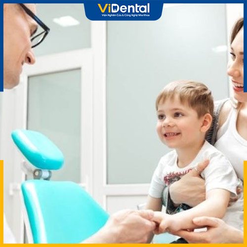 Thăm khám răng định kỳ giúp phát hiện sớm bé mọc răng chậm