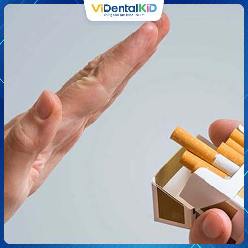 Bạn cần kiêng hút thuốc lá sau khi cấy ghép implant để tránh ảnh hưởng đến răng