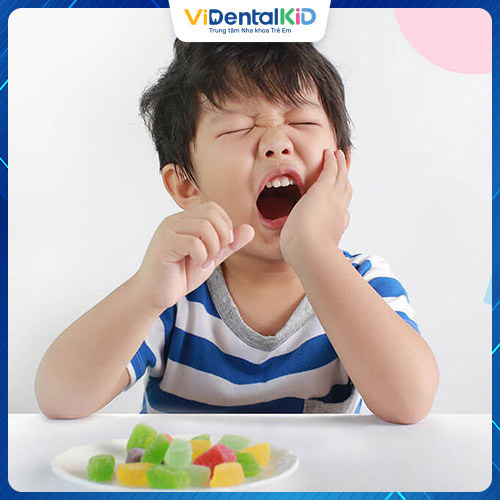 Khi sâu răng ăn vào tủy sẽ khiến bé bị đau dữ dội