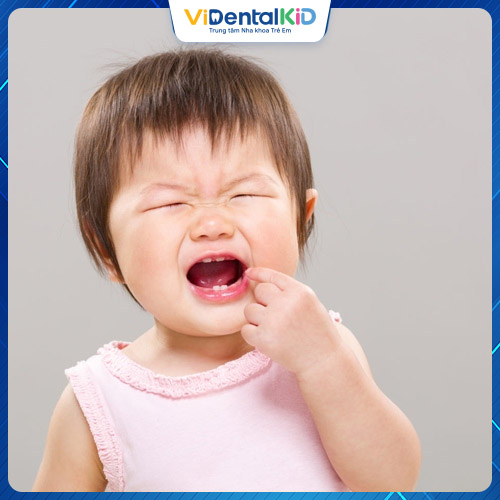 Trẻ mọc răng có bị viêm họng không được nhiều cha mẹ quan tâm