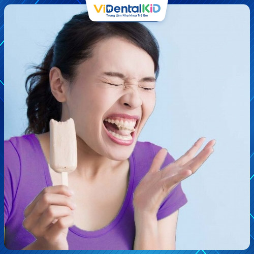 Người bị đau răng nên hạn chế ăn kem