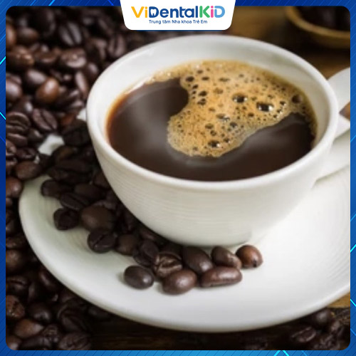 Cà phê là những loại đồ uống cần tránh khi bị đau răng