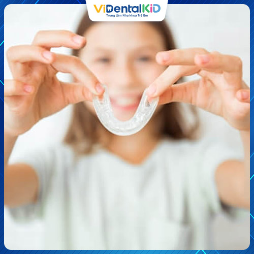 Khi trẻ có vấn đề về răng miệng, bạn cần đưa trẻ tới nha khoa để được tư vấn